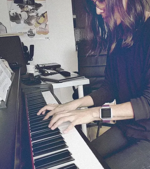 Bettsina playing piano at home